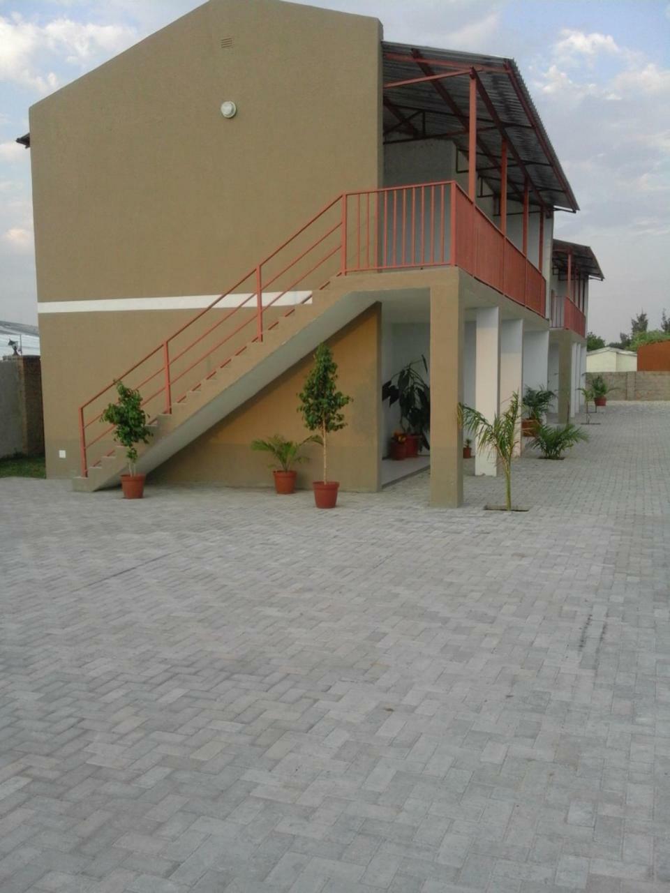 روندو Millenium Guest House المظهر الخارجي الصورة